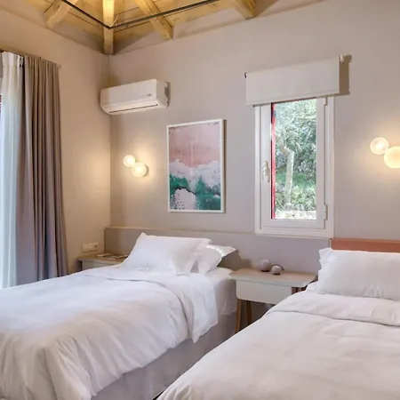 Villa Stunning Lefkada - 2 Bedrooms - Souyadora - Infinty Pool - Far Reaching Sea Views Cukaládesz